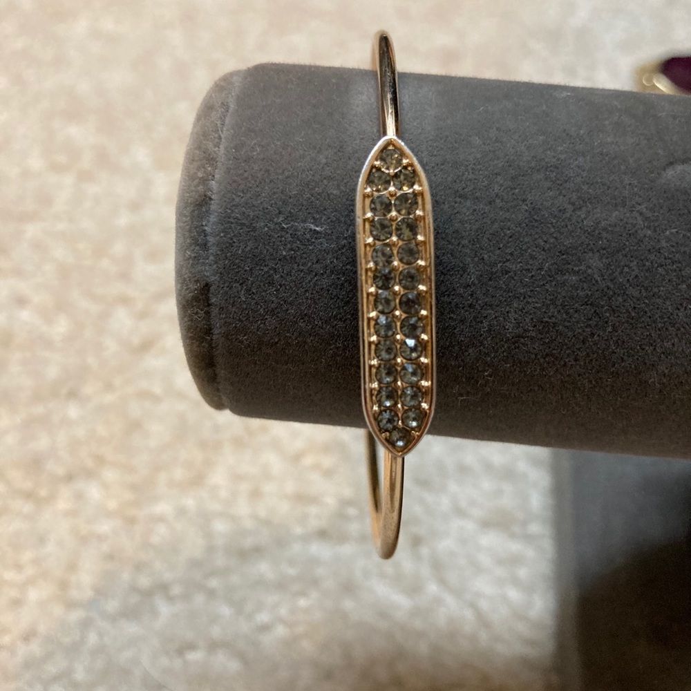 Gold bracelet with diamonds